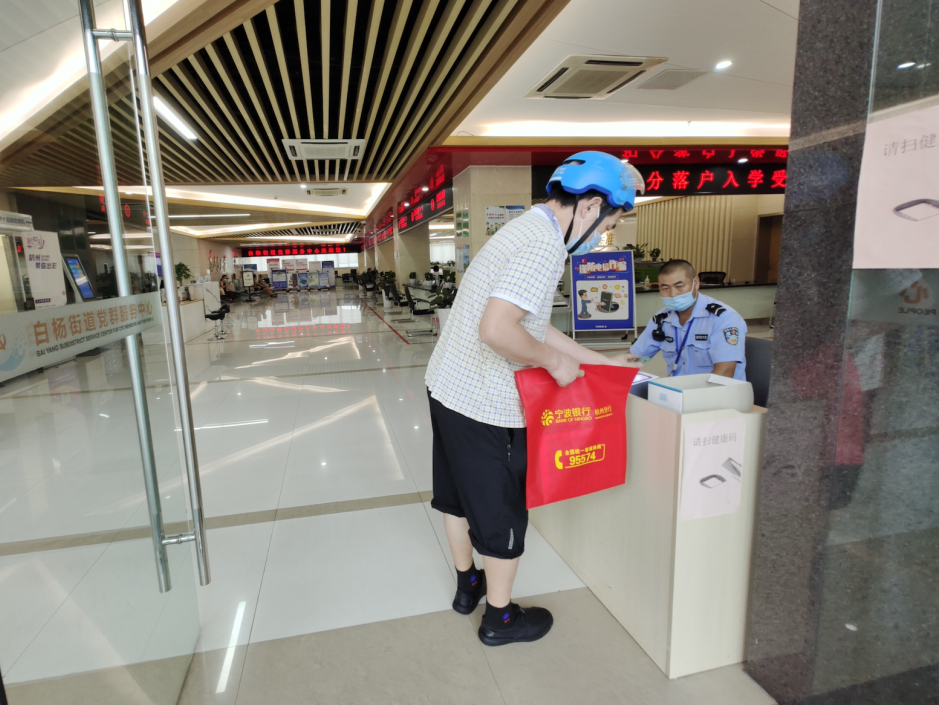 “码”上通行!500多台神秘“小白盒”上线